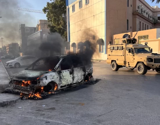 32 people are killed in clashes in Libya before a shaky quiet