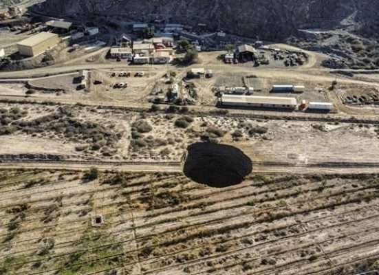 Chile is startled by a sinkhole the size of a tennis court