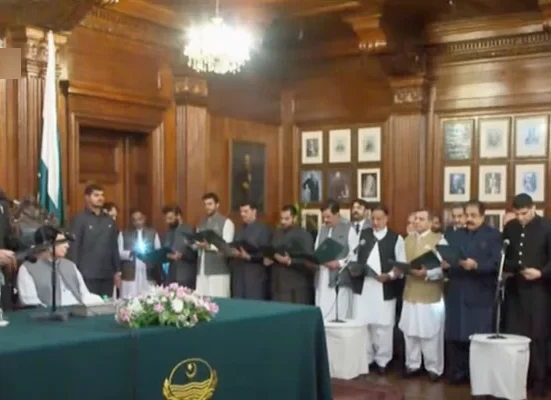 21 provincial ministers are sworn in by Governor Punjab