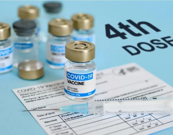 Fourth injection from Pfizer reduces COVID risk, according to a research