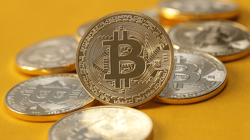 Bitcoin surpasses $20,000 as the US dollar declines
