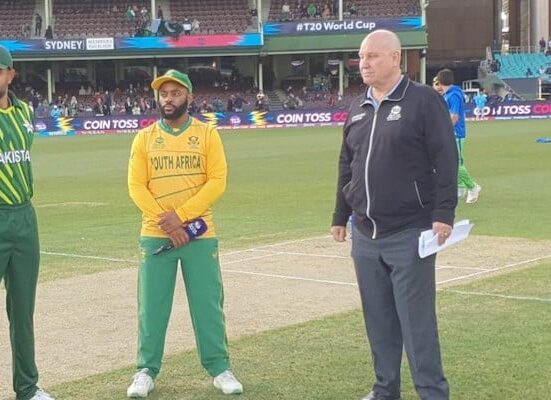 Pakistan chooses to bat first against South Africa after winning toss